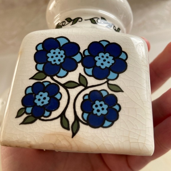 Vintage Ceramic Salt & Pepper Shaker Set - Picture 10 of 14